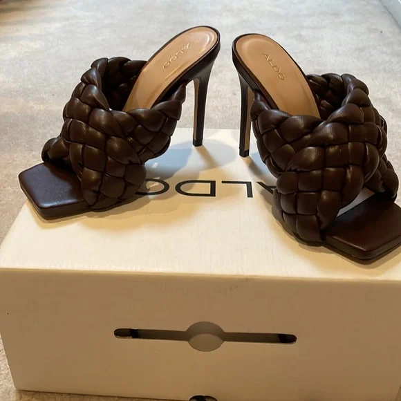 Open toes Braided Sandals - Picture 2 of 6